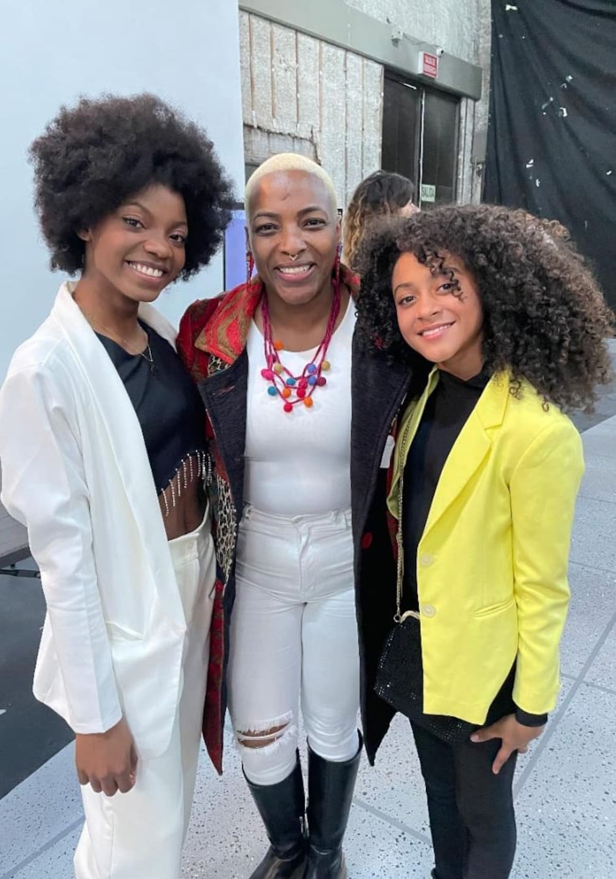 Marggy Selene junto a parte del elenco de 'María, la caprichosa'. // Cortesía