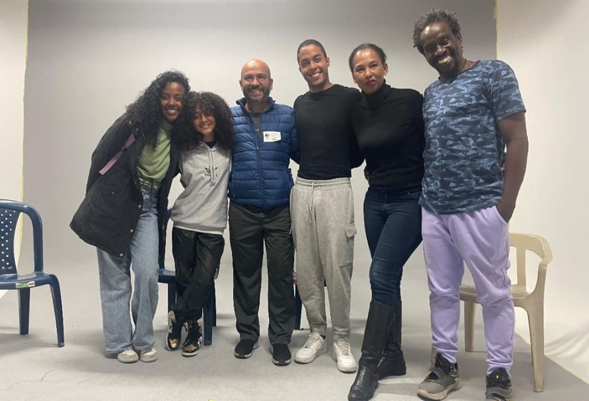 Marggy Selene junto a parte del elenco de 'María, la caprichosa'. // Cortesía