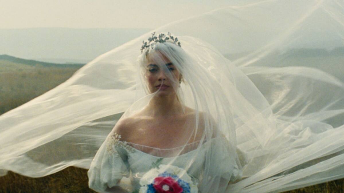 Margot Robbie en Cumbres Borrascosas. // Captura de video
