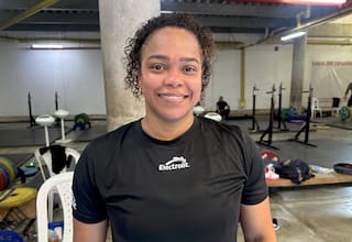 Mari Leivis Sánchez, va por el oro en levantamiento de pesas en Santo Domingo