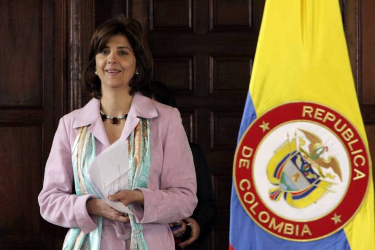 Canciller Holguín asistirá a reunión de Unasur por caso Assange