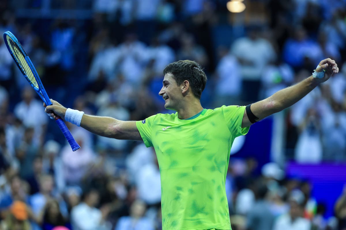 El argentino Mariano Navone dio la sorpresa al eliminar a Novak Djokovic en la primera ronda del Abierto de Estados Unidos. //Foto, EFE: BRIAN HIRSCHFELD