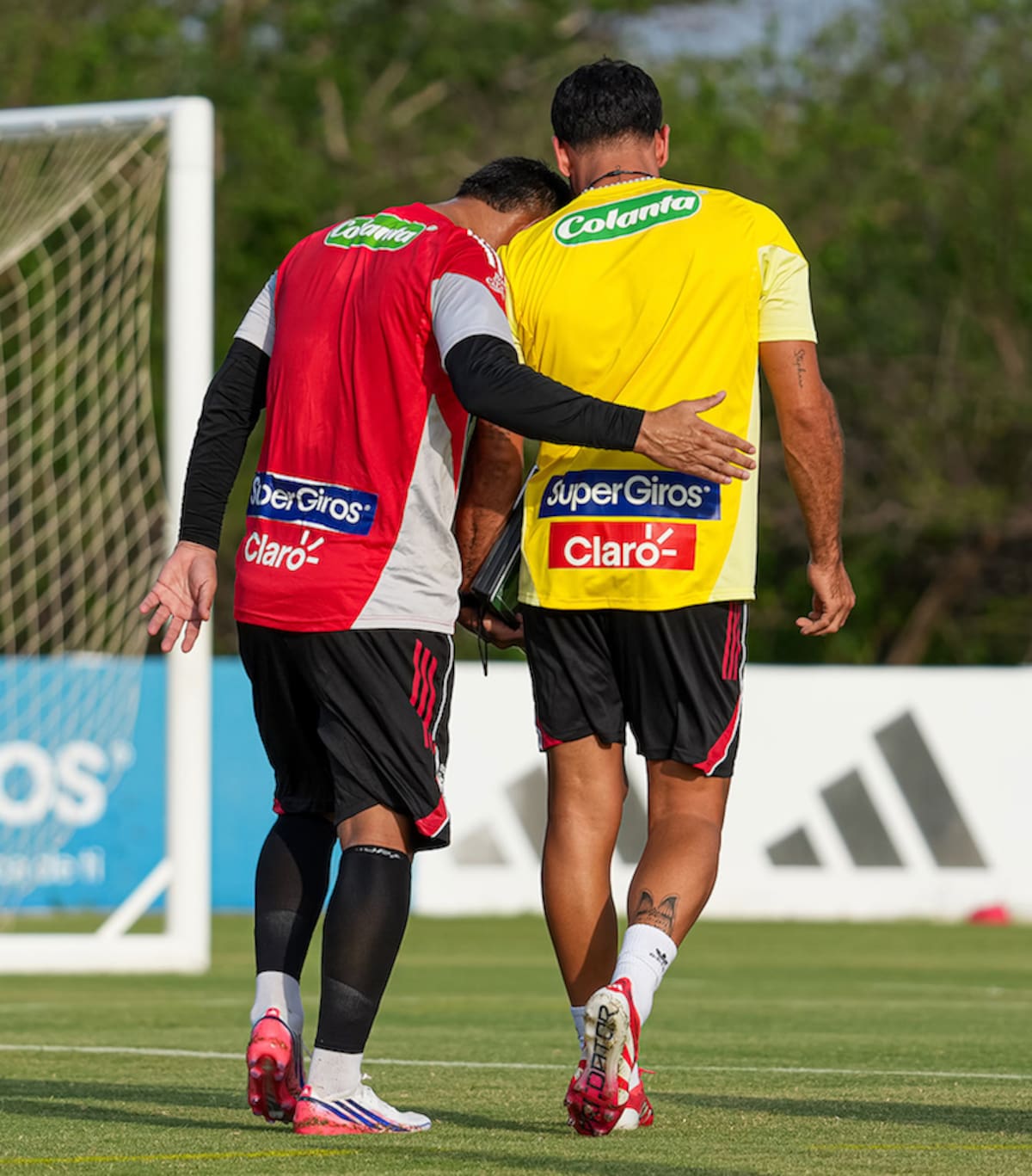 En la gráfica aparecen Mario Sebastián Viera y Teófilo Gutiérrez, quienes jugaron juntos y salieron muchas veces campeones con Junior de Barranquilla.// Cortesía @JuniorClubSA.