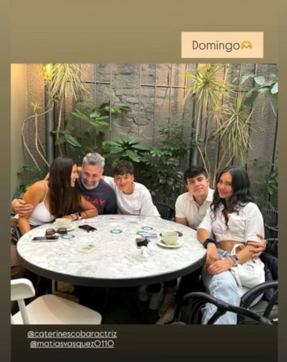 Imagen publicada por la hija de Cáterin en sus historias donde se les ve muy cercanos y en familia. // Captura de pantalla