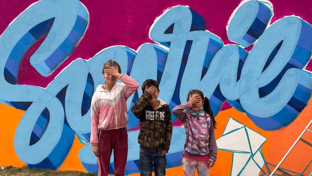 su trabajo busca generar conexión con las comunidades, especialmente con niños y jóvenes, a quienes considera clave para transformar realidades // Cortesía Marion.Ve.