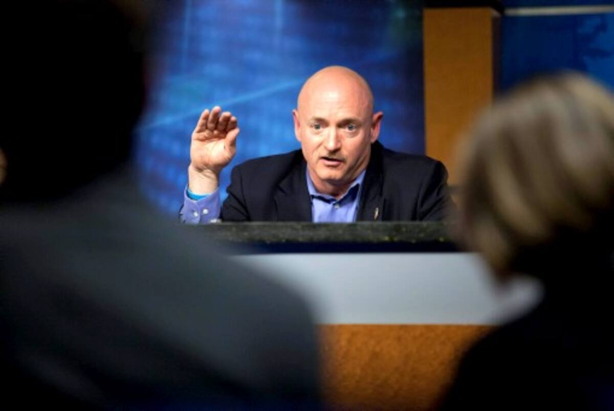 Mark Kelly, comandante del transbordador espacial Endeavour. AP