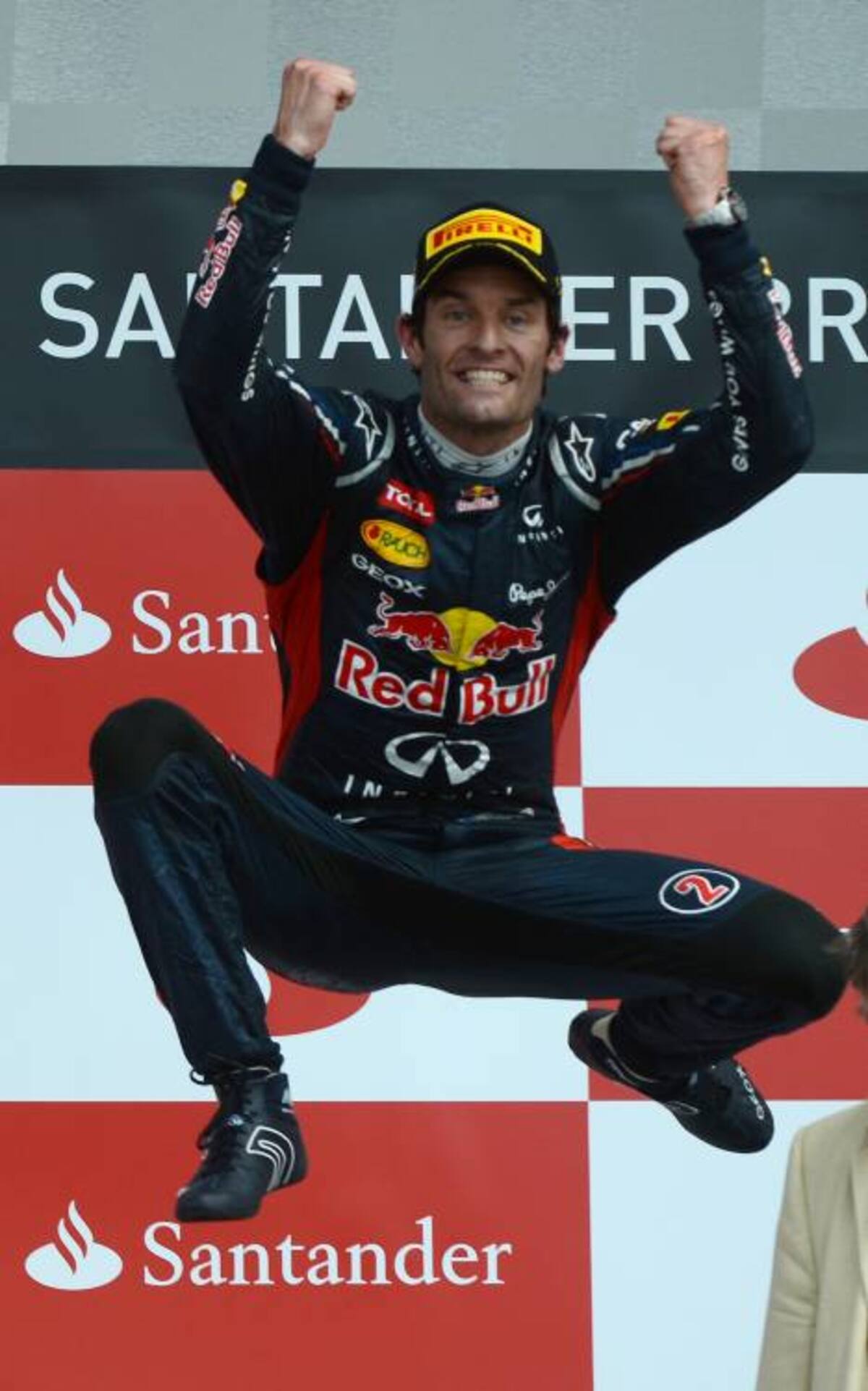 Mark Webber saltó de emoción cuando estaba en el podio. AFP DIMITAR DILKOFF