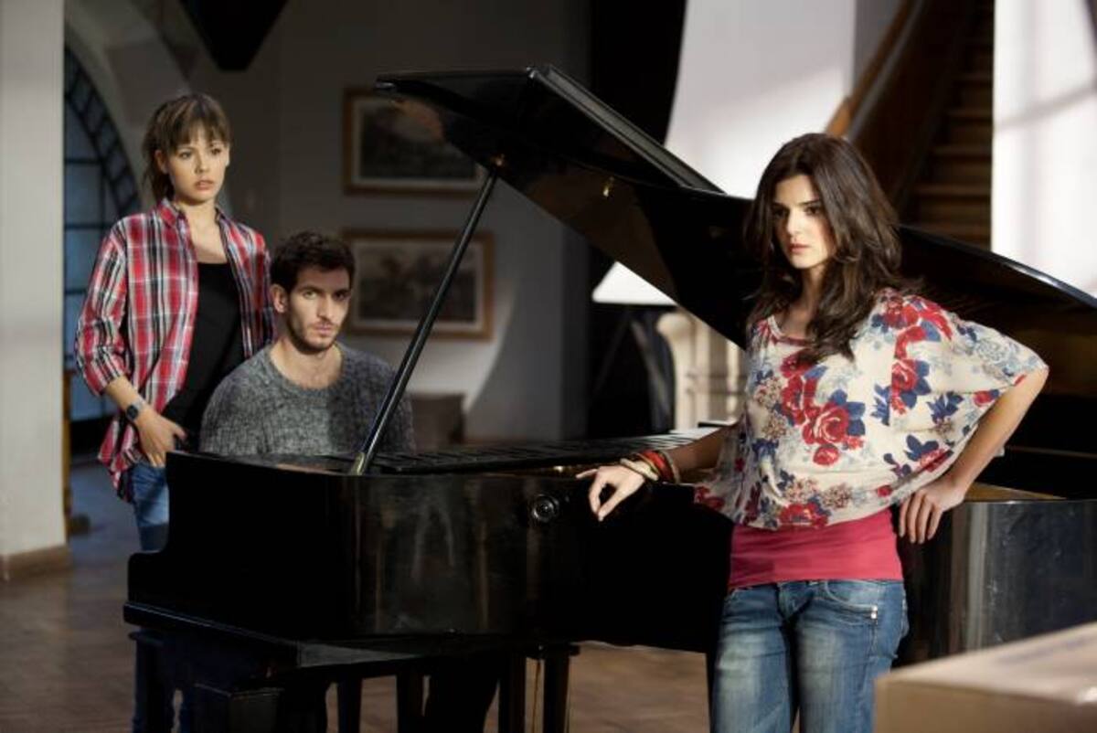 Clara Lago y Martina García son las protagonistas de "La cara oculta". FOTOS CORTESÍA DYNAMO