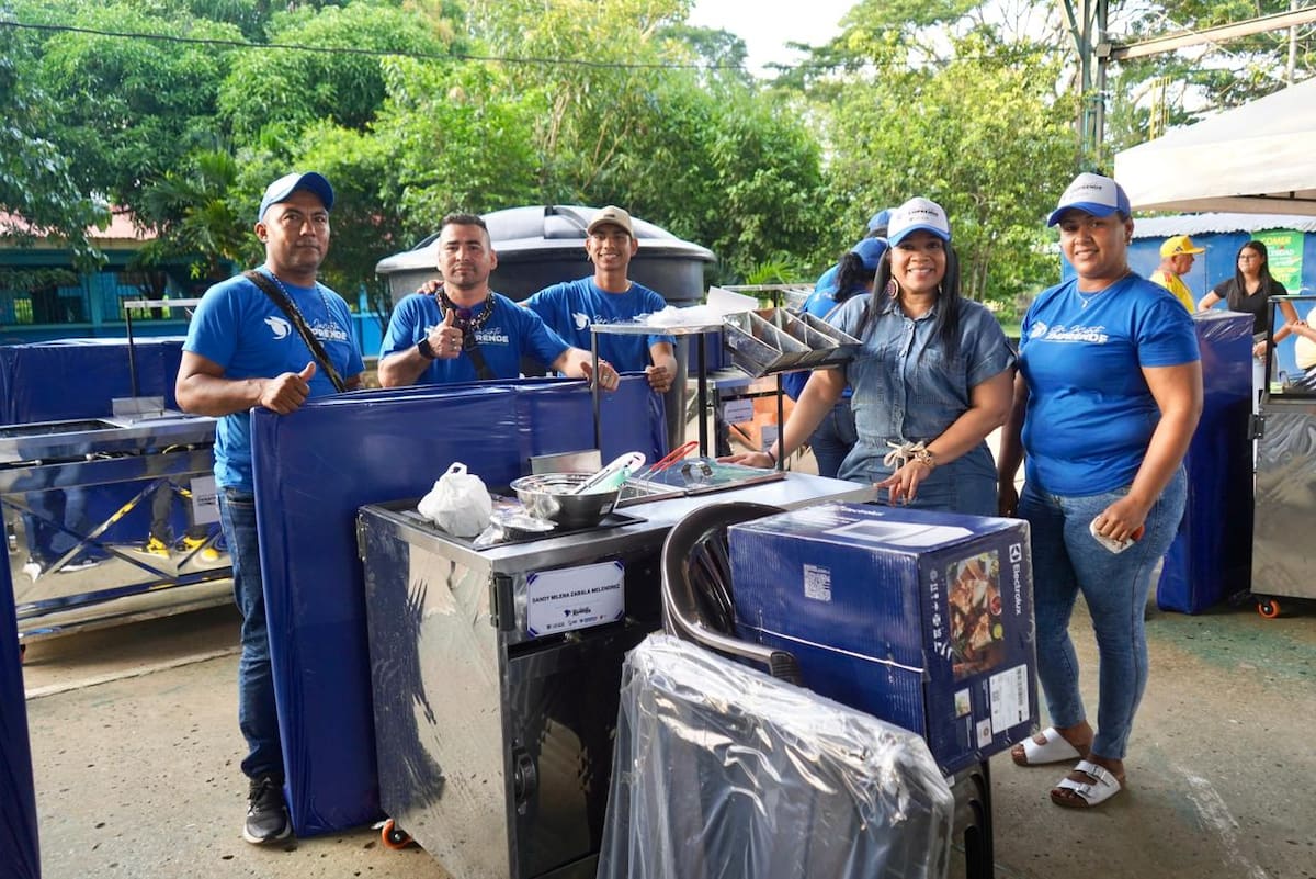 Más de 150 beneficiarios reciben apoyo para fortalecer sus negocios en San Jacinto. // Foto: cortesía - Alcaldía de San Jacinto