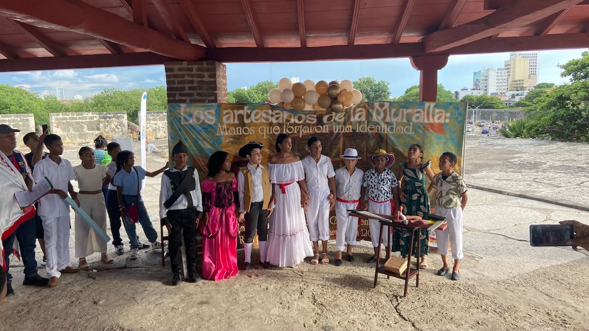 Más de 200 estudiantes participaron en la Ruta por la Historia de Cartagena 2026. // Foto: cortesía - SMPC