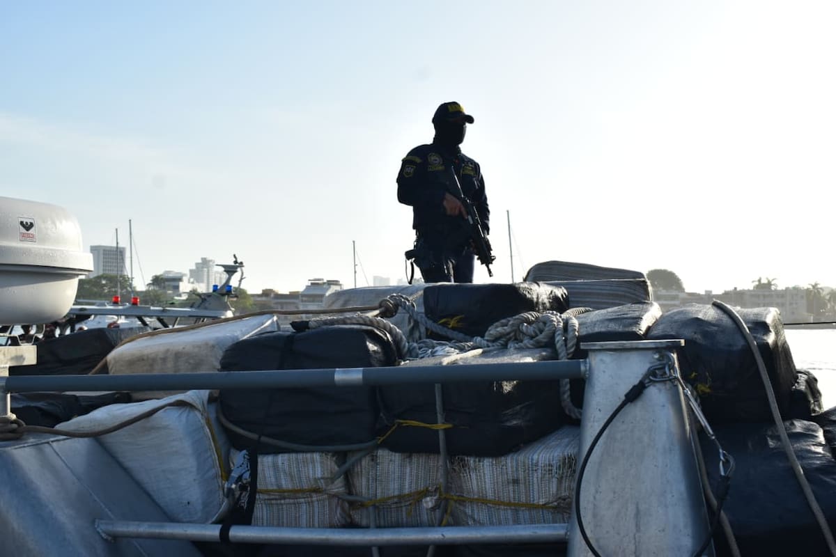 Más de cinco toneladas de cocaína fueron decomisadas en dos operaciones navales en el Caribe colombiano. // Foto: Armada Nacional
