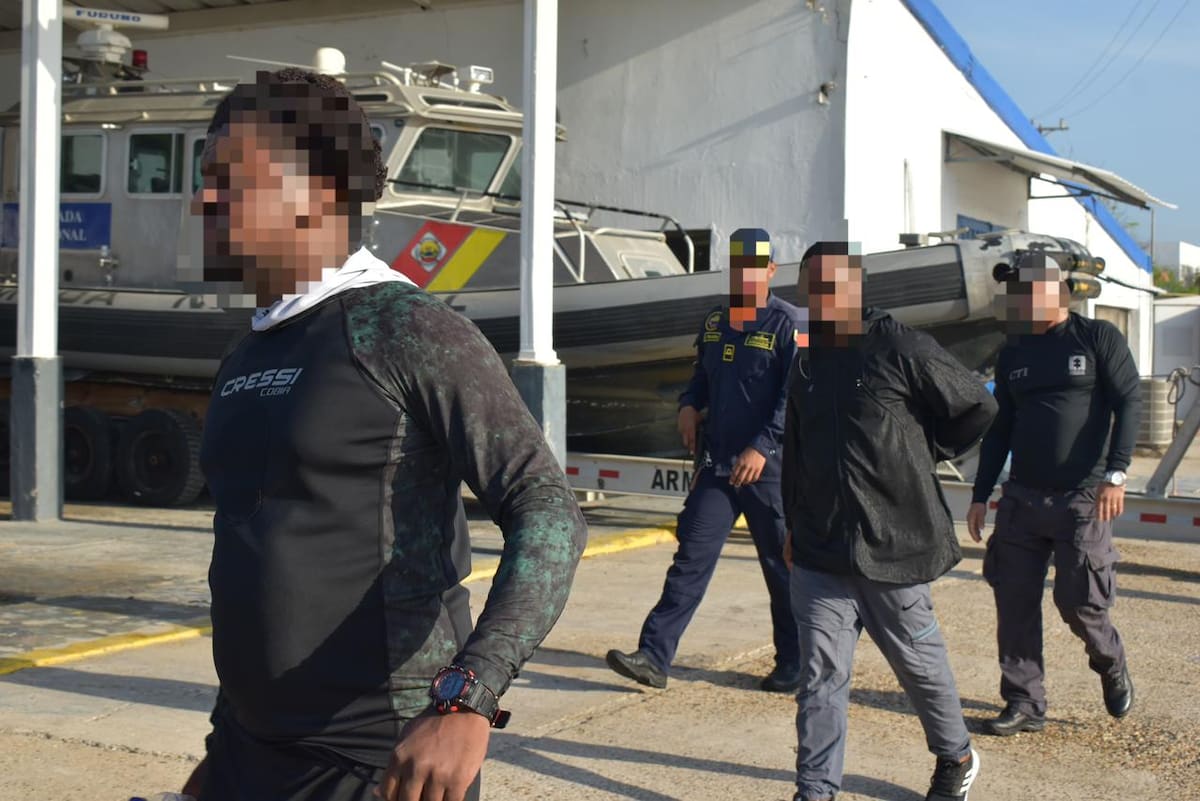 Más de cinco toneladas de cocaína fueron decomisadas en dos operaciones navales en el Caribe colombiano.