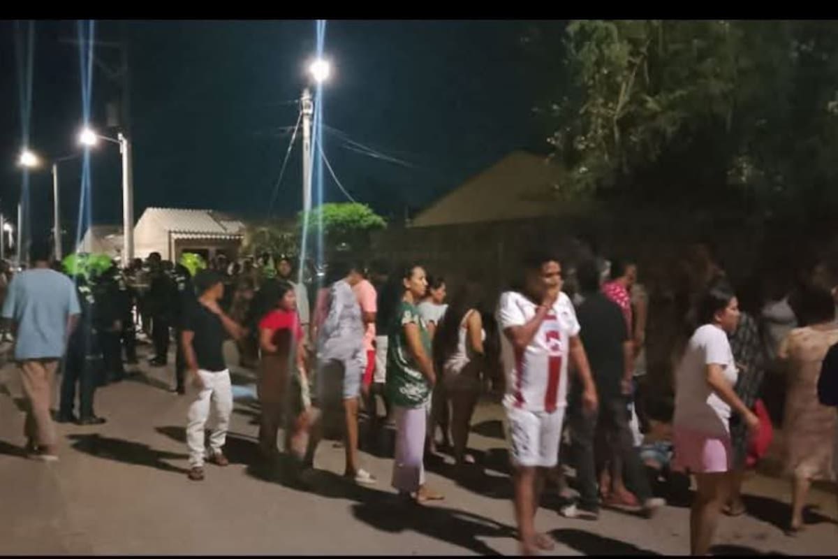Sicarios en camioneta asesinaron a 5 jóvenes en una esquina: usaron AK-47