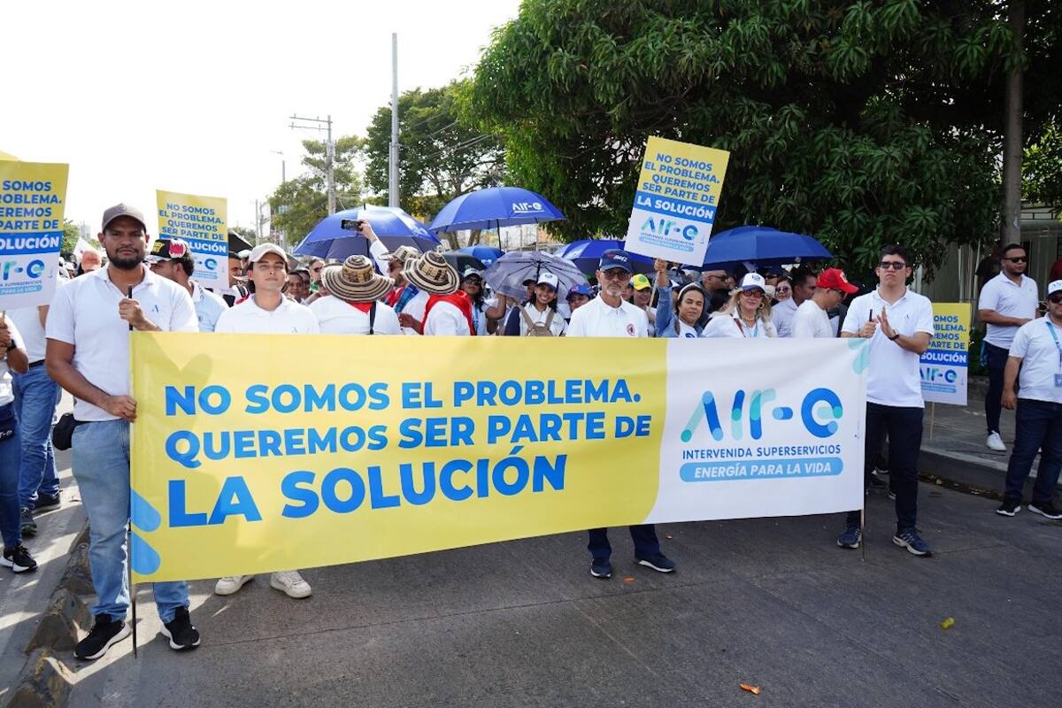 La empresa Air-e también se sumó a la marcha en Barranquilla en contra de las generadoras de energía.//Cortesía Jorge Martínez.