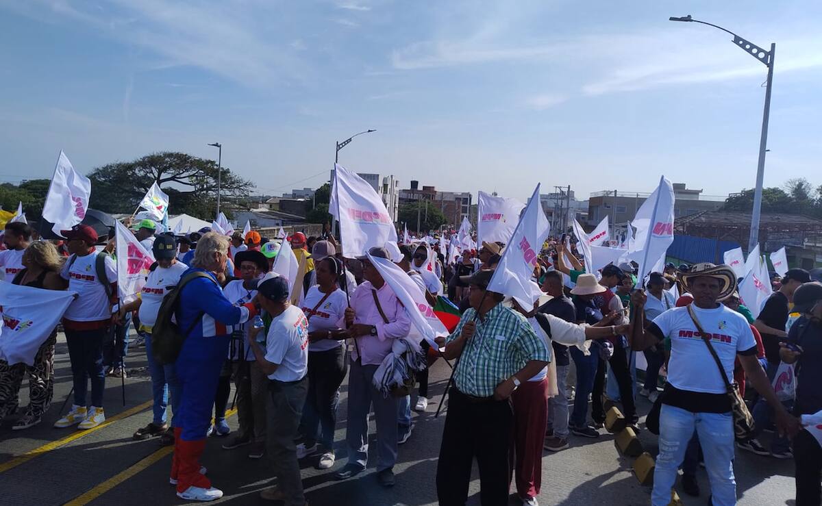 Cerca de 10.000 personas se reunieron este jueves en Barranquilla para marchar en contra de las generadoras de energía, la cual estuvo el el acompañamiento del Gobierno nacional.//Cortesía Jorge Martínez.