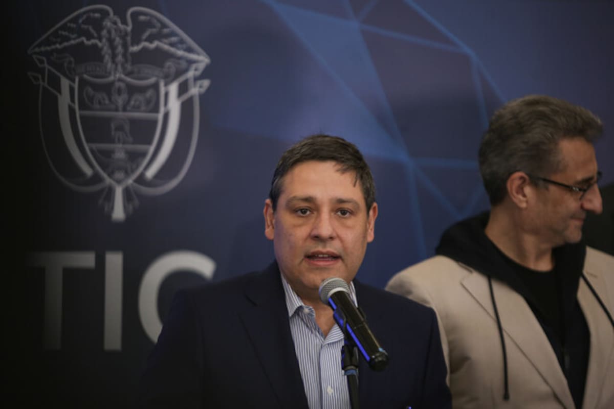 Mauricio Lizcano pide al procurador intervenir por participación en política