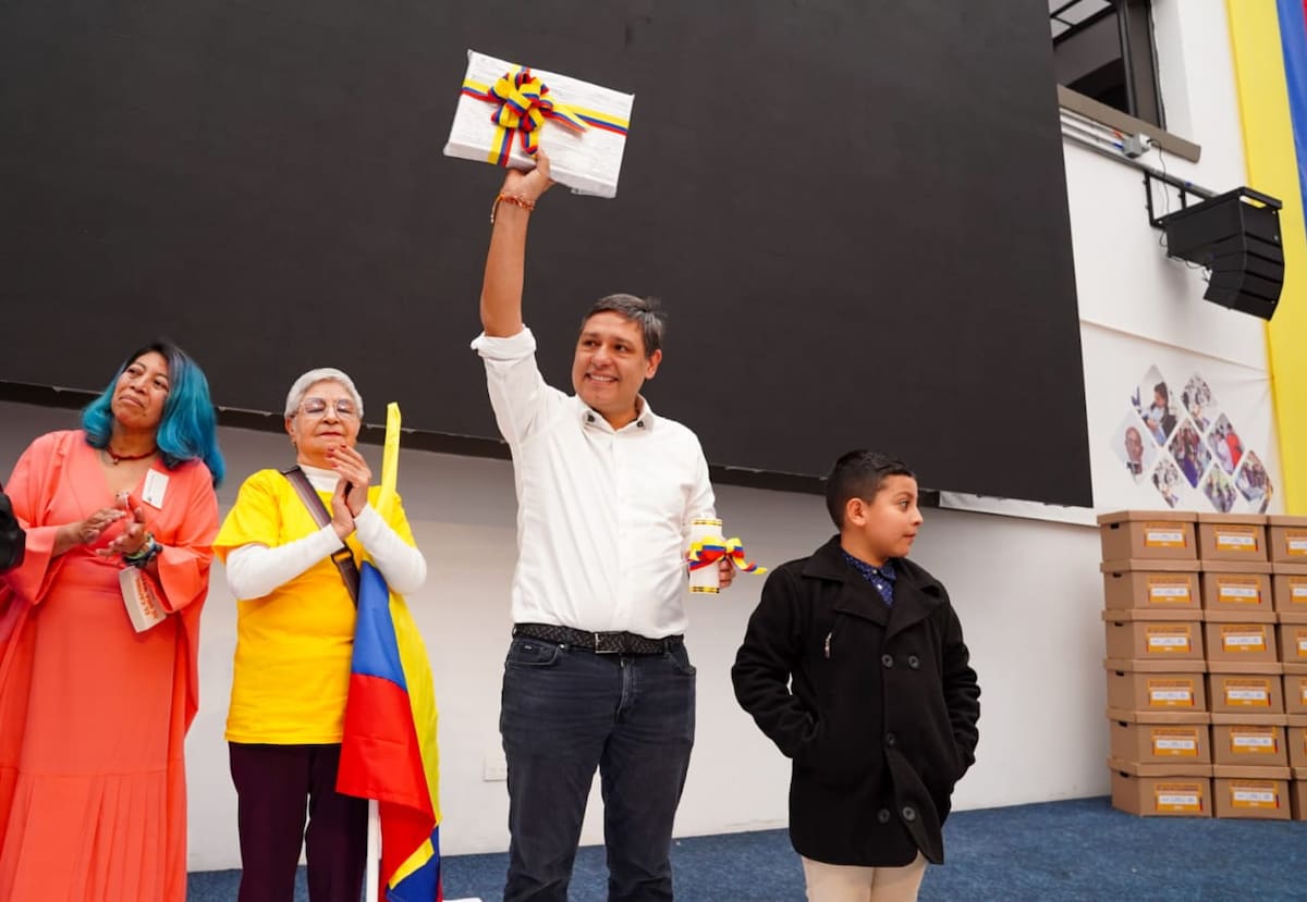 Mauricio Lizcano anunció el lanzamiento de ‘La Otra Consulta’. // Foto: Cortesía - Campaña de Mauricio Lizcano.