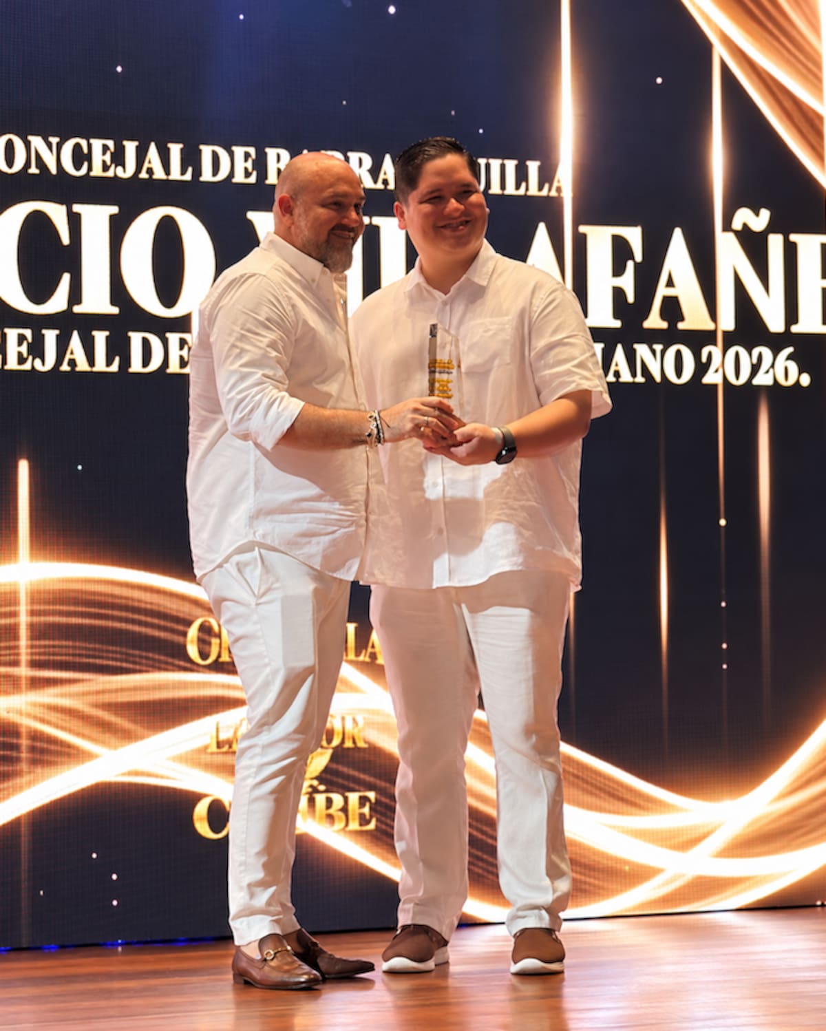 Momento durante el cual Mauricio Villafañez, recibió el reconocimiento como mejor Concejal del Caribe Colombiano, en la Gran Gala Lo Mejor del Caribe 2026 realizada en Cartagena.// Cortesía PCMV.