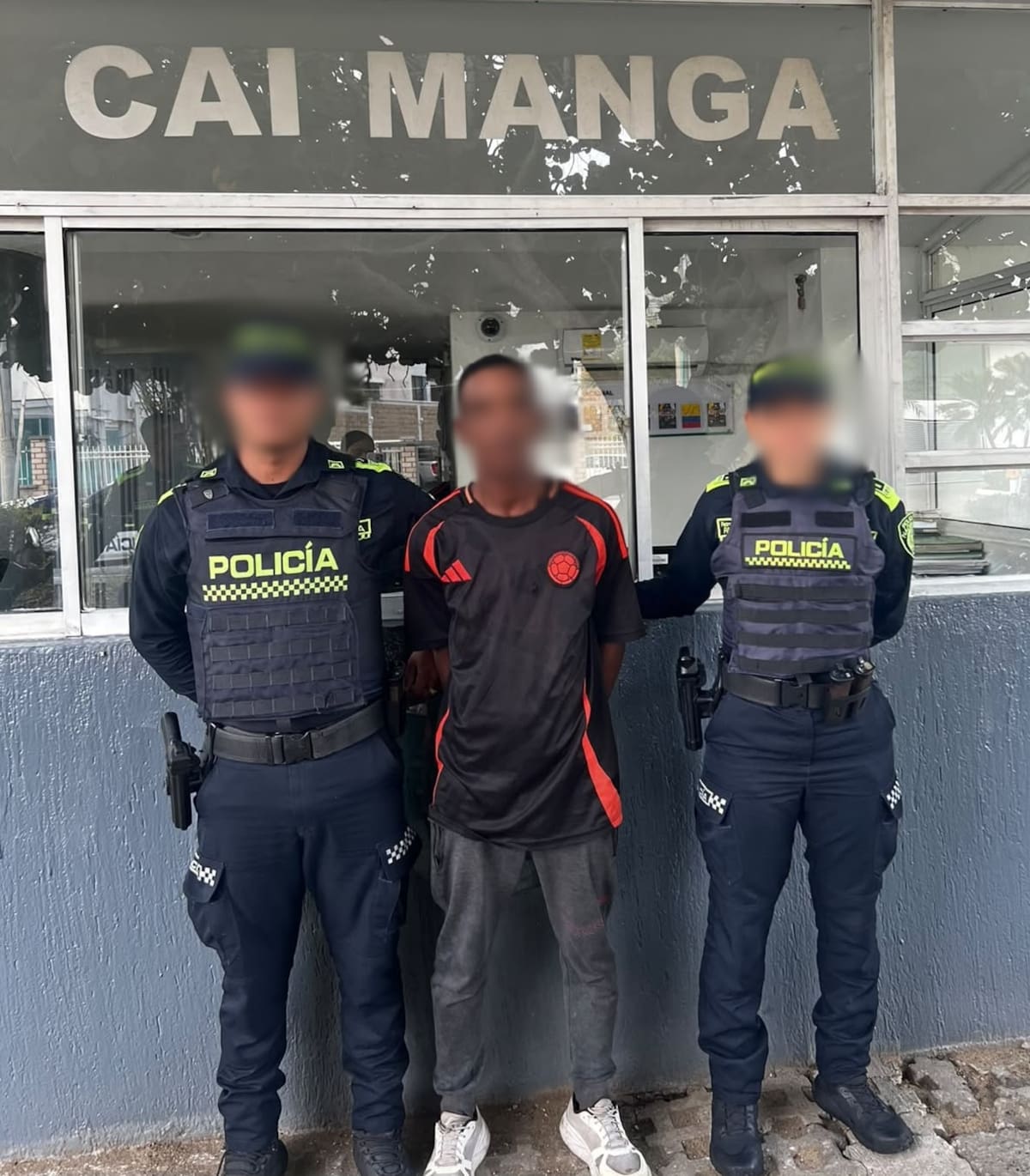 ‘Mauro’, ‘Lucho’, ‘Joselito’ y ‘el Beto’, capturados por presunto expendio de drogas. // Foto: Policía Metropolitana de Cartagena