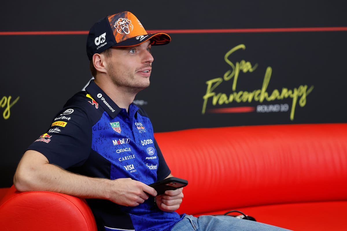 El neerlandés Max Verstappen habla en conferencia de prensa antes del Gran Premio de Bélgica. //Foto, AP: Geert Vanden Wijngaert
