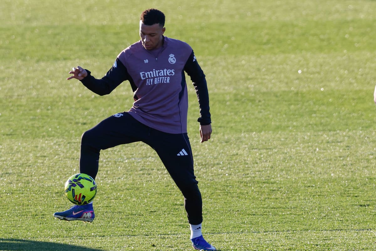 Video: Kylian Mbappé de vacaciones con Ester Expósito y la afición estalla
