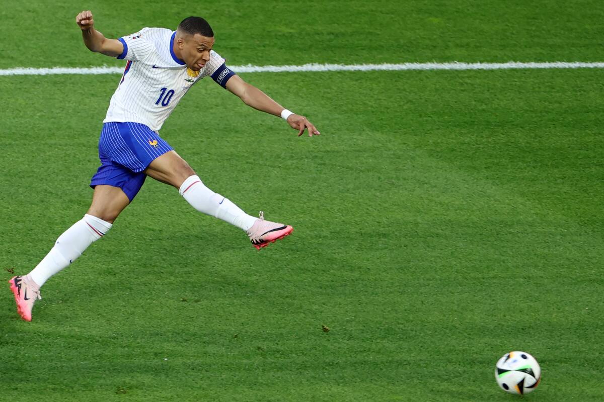 Kylian Mbappé de Francia en acción durante el partido de fútbol del grupo D de la UEFA EURO 2024 entre Austria y Francia, en Dusseldorf, Alemania, el 17 de junio de 2024. //EFE