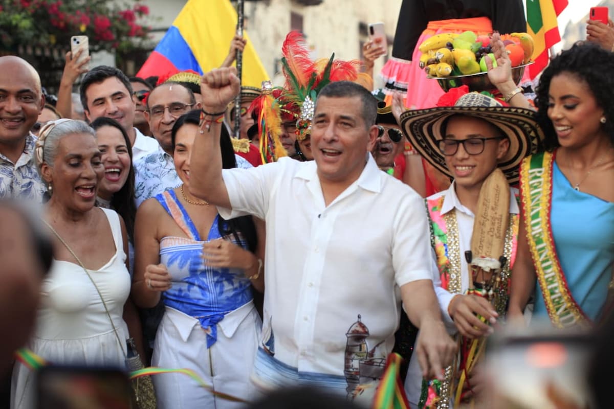 El alcalde Dumek Turbay lideró la entrega de la calle de la Media Luna en Getsemaní. // Foto: Óscar Díaz.