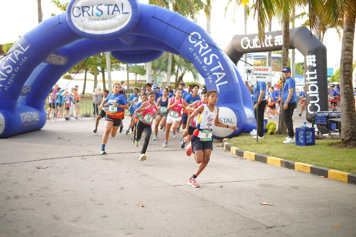 La carrera recreativa de la Media Maratón 2025 inició en el Club Naval de Castillogrande. // Foto: cortesía