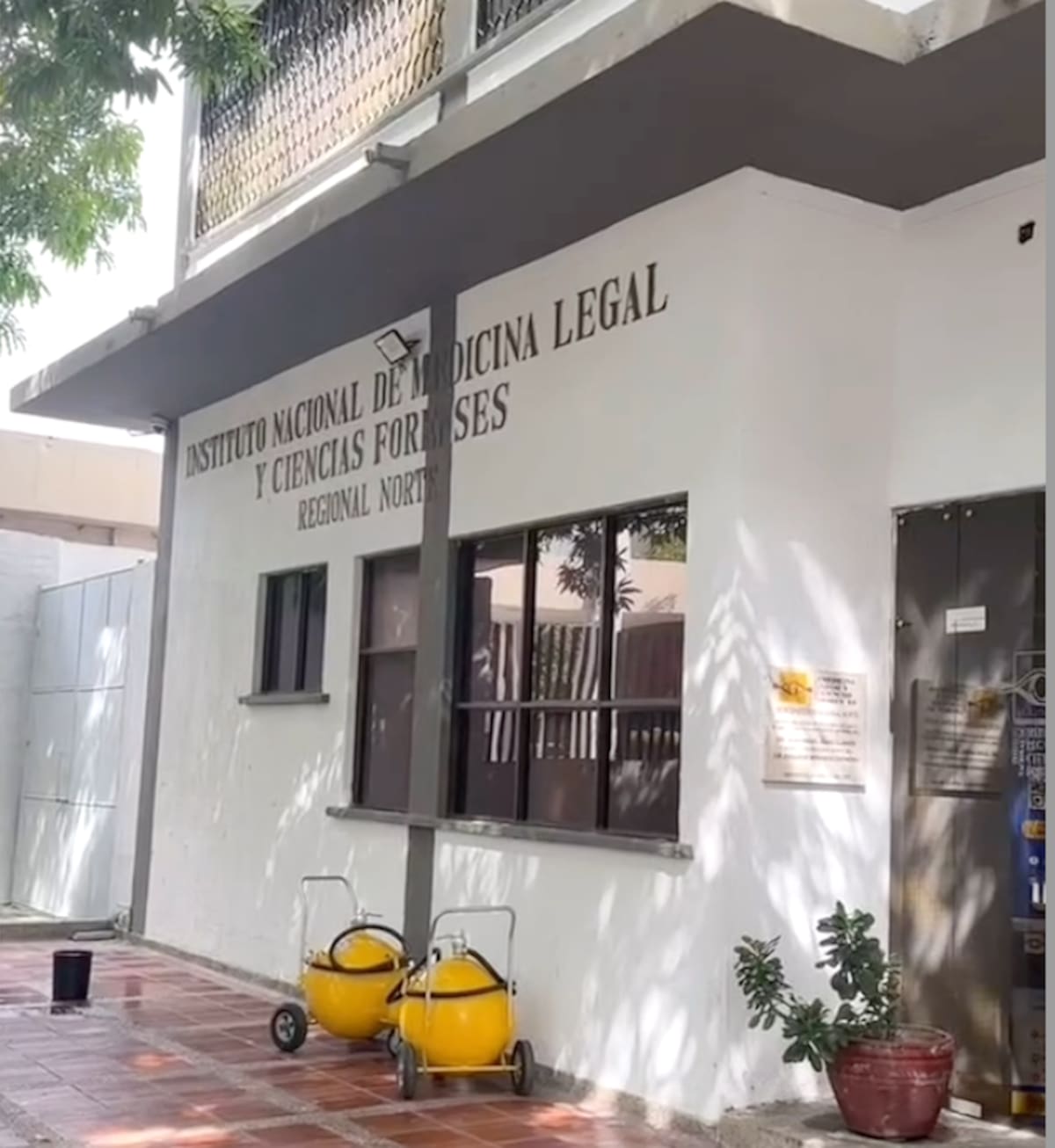 Hasta las dependencias del Instituto de Medicina Legal de Barranquilla fue llevado el cuerpo de Fernando Antonio Cuadrado Alemán.//Cortesía.
