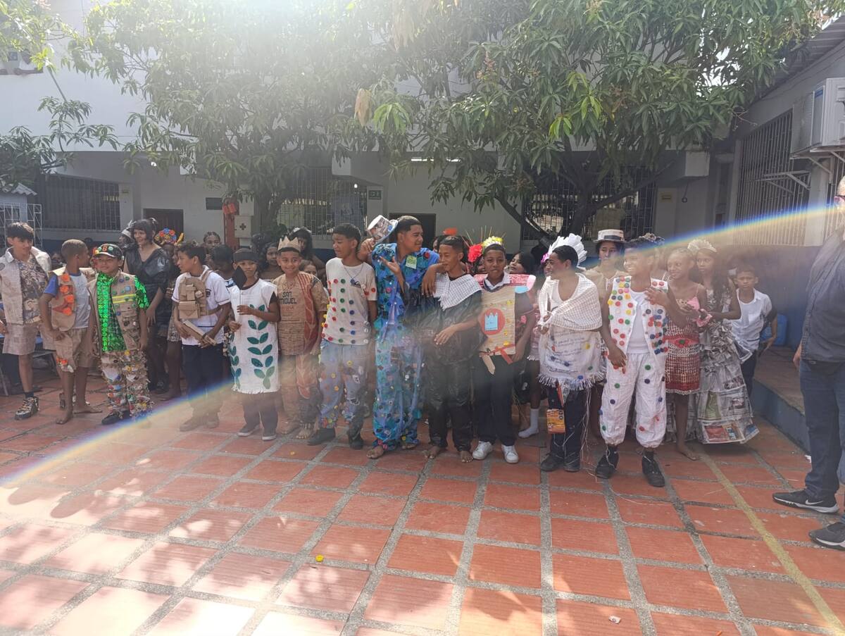 Estudiantes de los niveles Básica y Bachillerato se sumaron activamente a la actividad. // Foto: cortesía