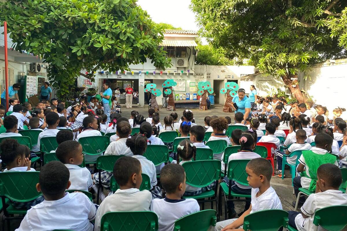 Estudiantes celebraron el Día del Medioambiente con reciclaje y arte