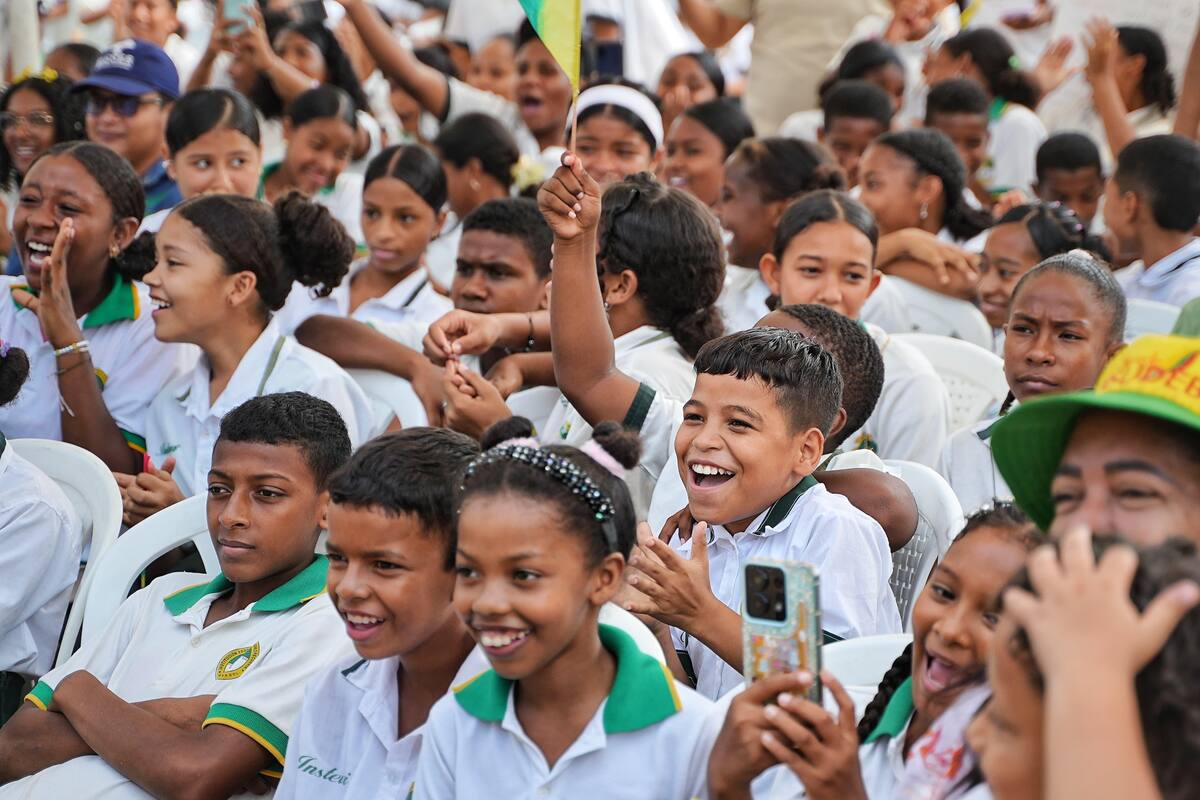 Estudiantes del colegio en Villanueva, Bolívar. // Cortesía.