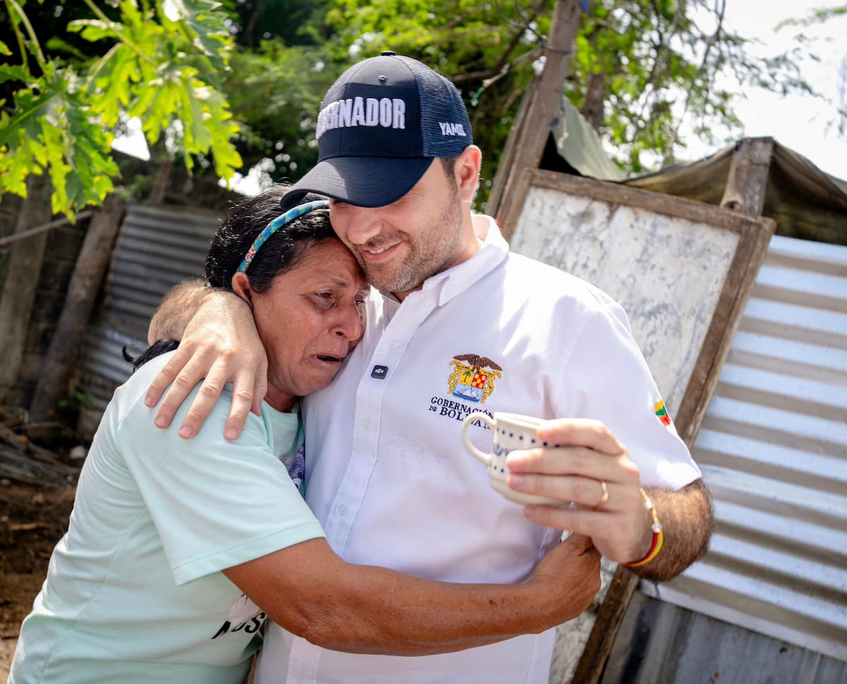 El Gobernador Yamil Arana junto a los habitantes y líderes locales en el anuncio del inicio de obras de mejoramiento en San Cristóbal, Bolívar. //Foto: Cortesía