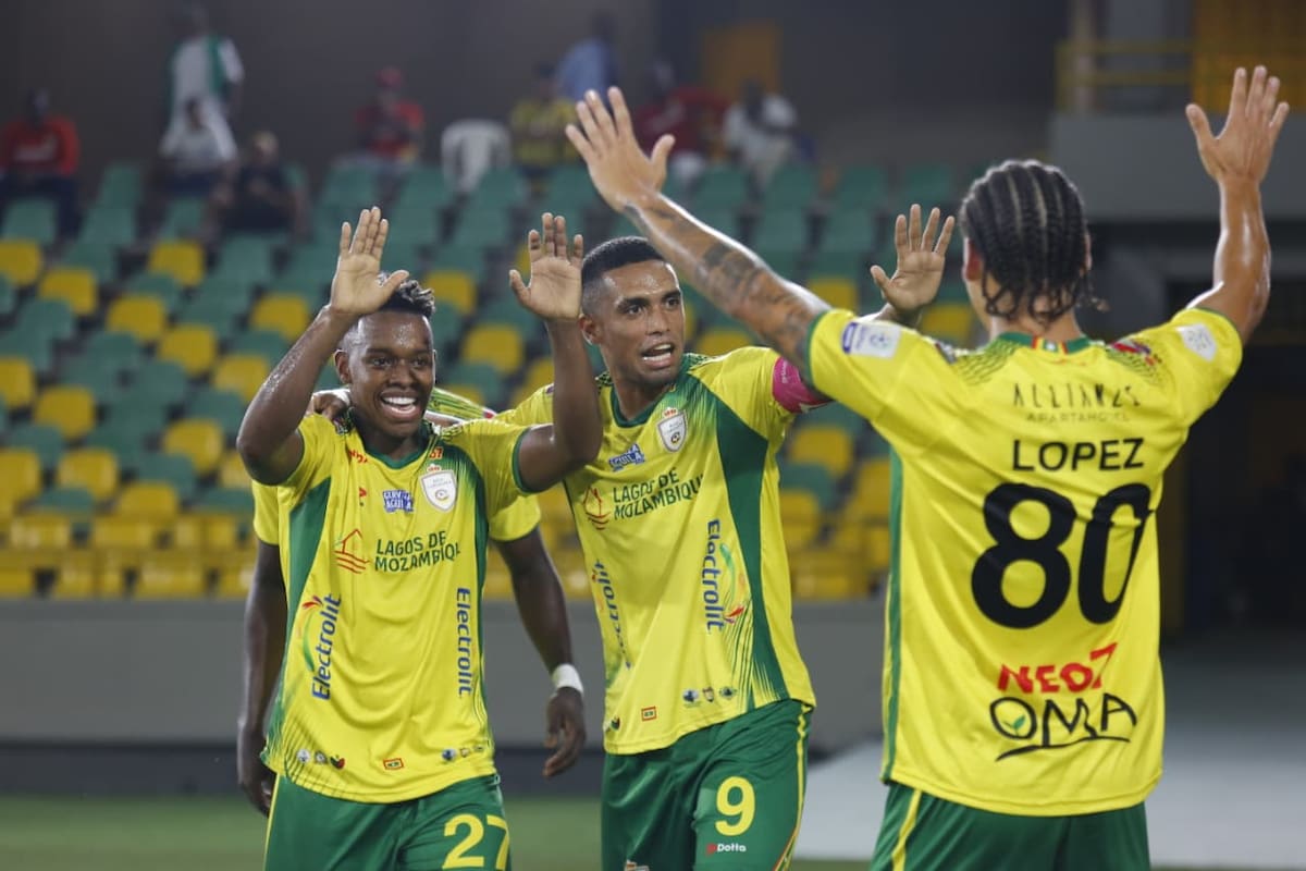 Real Cartagena debutó a lo grande, goleando 5-1 en casa a Real Santander