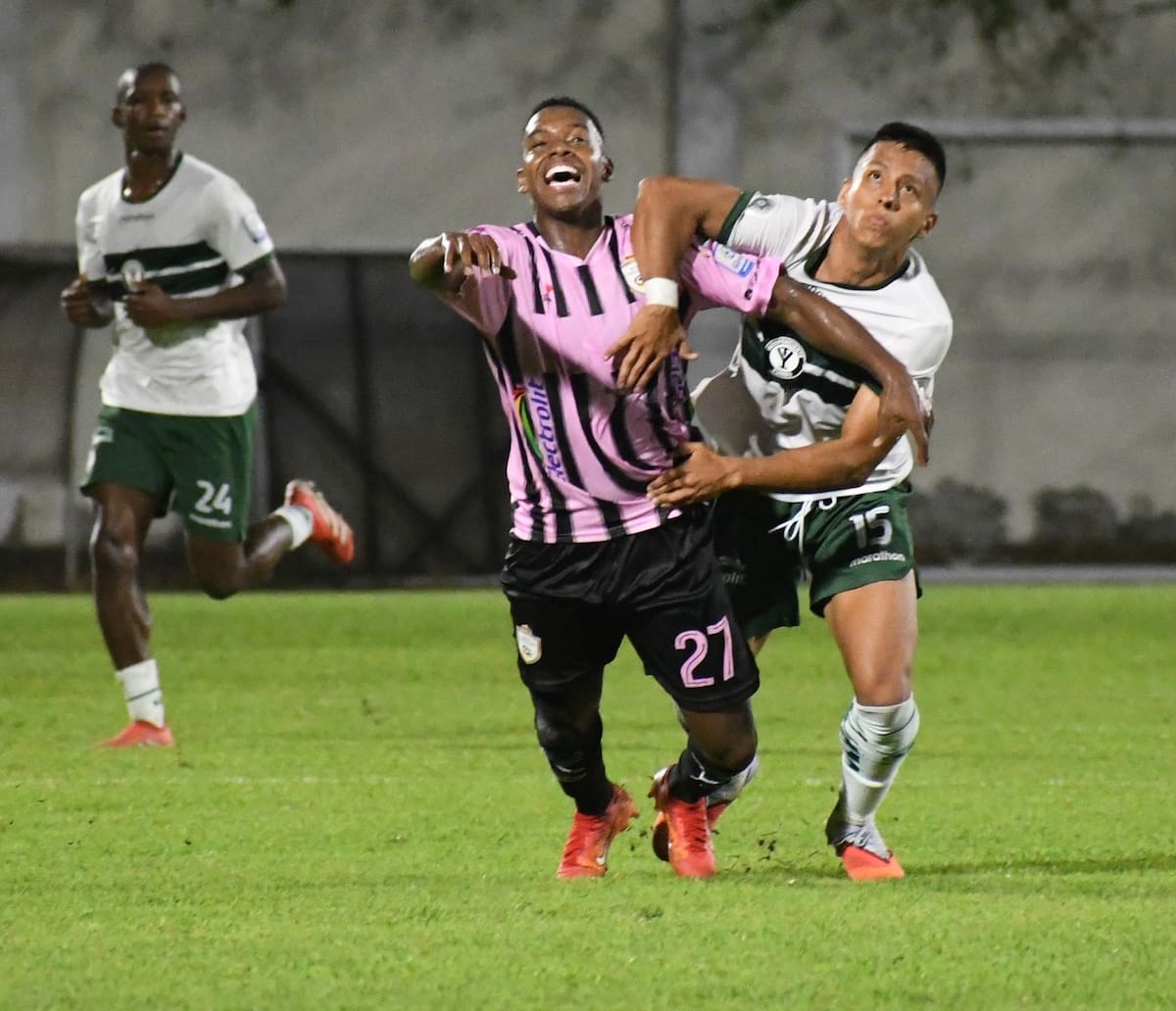 Álvaro Meléndez generó riesgo por su costado. A él le hicieron la falta para el penal. //CORTESÍA