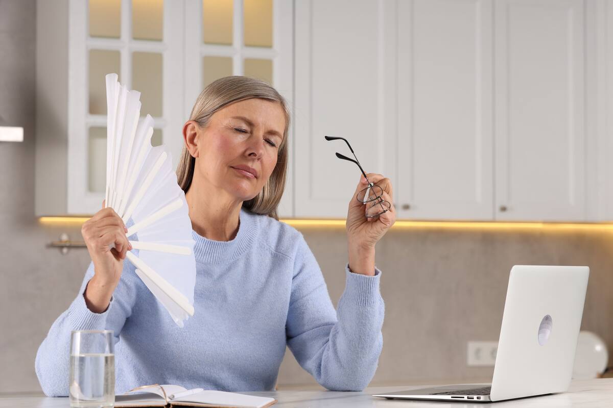 Masturbación aliviaría los síntomas de la menopausia, estudio explica por qué