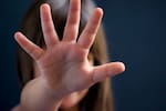 Violento atraco dejó a un niño de 12 años herido: delincuentes buscaban llevarse joyas de oro