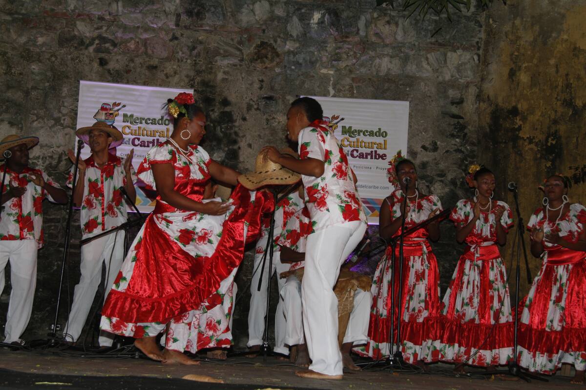 Grupo de Bullerengue de Puerto Escondido en el Mercado Cultural del Caribe, Zenia Valdelamar-El Universal