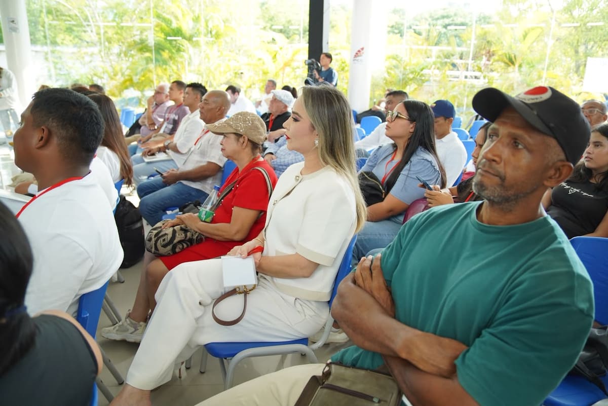 En este foro también se resaltaron las personas que trabajan diariamente y quienes preservan la dinámica del mercado de Bazurto // Cortesía: Alcaldía de Cartagena.