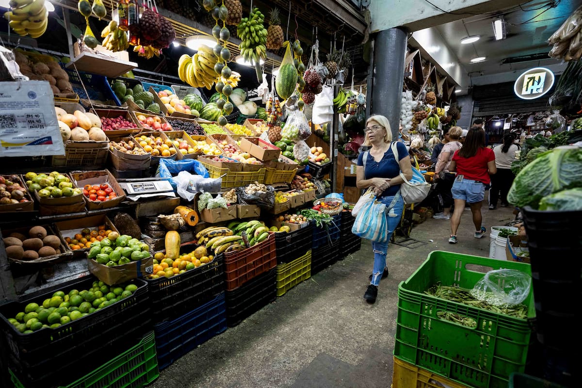 Los venezolanos están más preocupados por la economía navideña que por EE. UU.