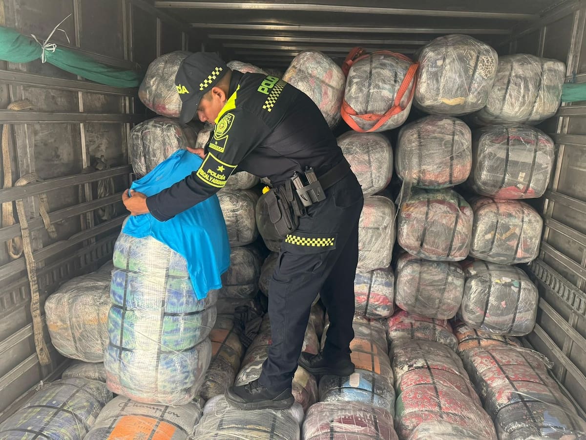 La mercancía incautada quedó a disposición de la autoridad aduanera en Santa Marta. // FOTO: POLICÍA NACIONAL.