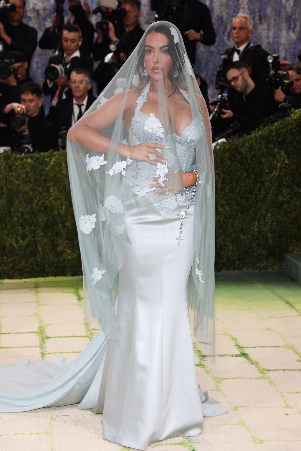 Georgina Rodríguez destaca en la MET Gala con un diseño inspirado en la Virgen de Fátima. //EFE.