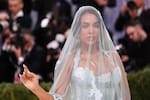 Georgina Rodríguez destaca en la MET Gala con un diseño inspirado en la Virgen María