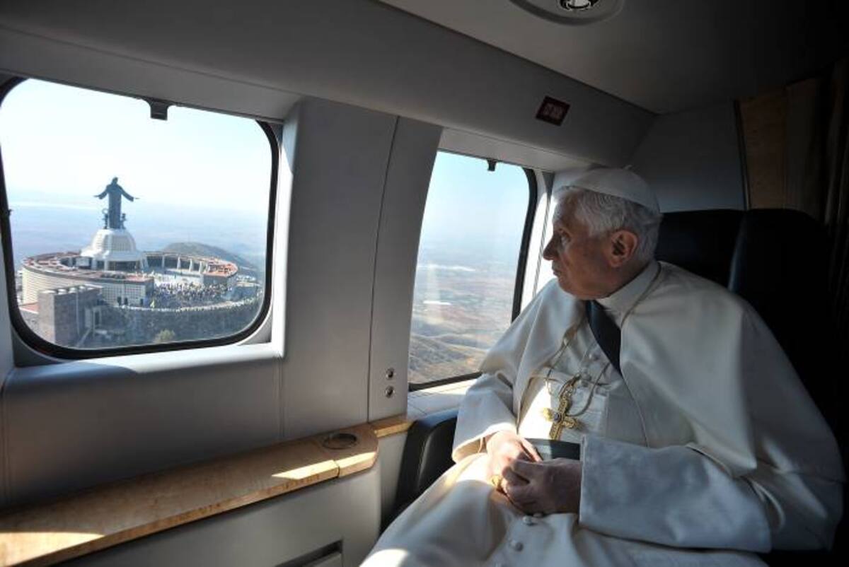 El Papa emprende su viaje hacia Cuba. AP