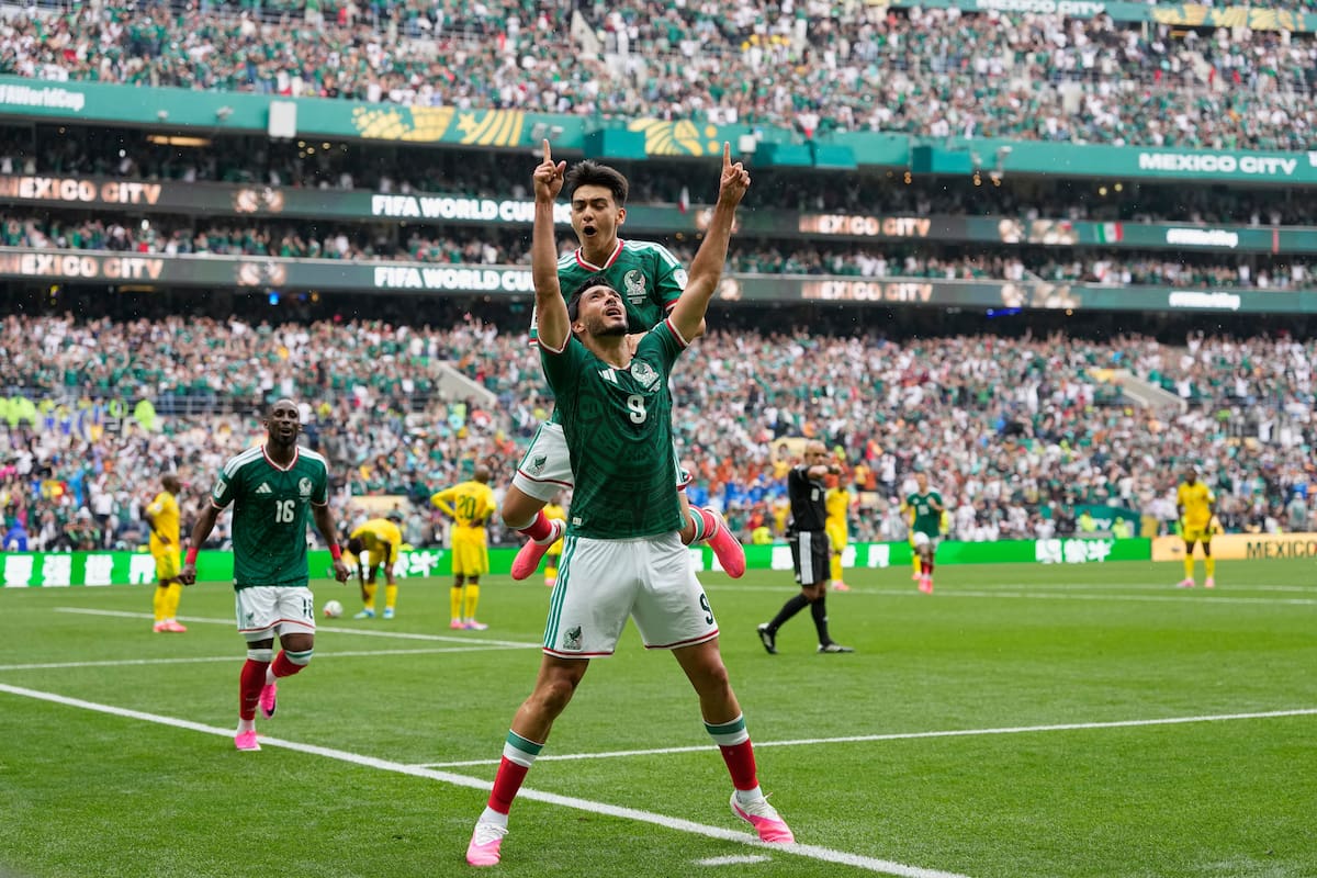 La historia de Raúl Jiménez: de una fractura de cráneo a un gol en el Mundial