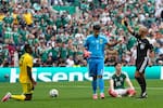 Festival de rojas en el debut del Mundial: histórico hecho en el México vs. Sudáfrica