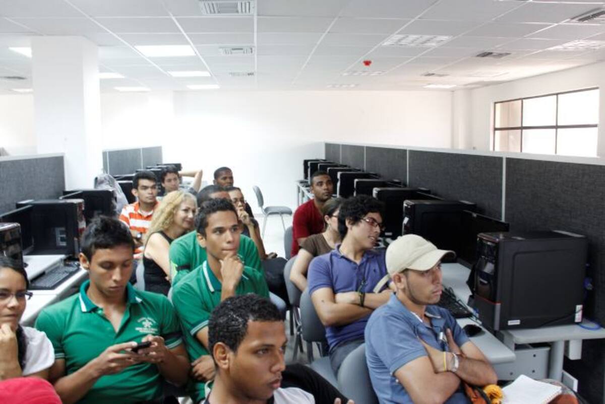 La zona de conferencias del Festival Latinoamericano de Instalación de Software Libre tuvo la presencia de invitados especiales y conferencistas cuyas charlas estuvieron enfocadas en torno al Software Libre. Victor Hugo Mora Mendoza