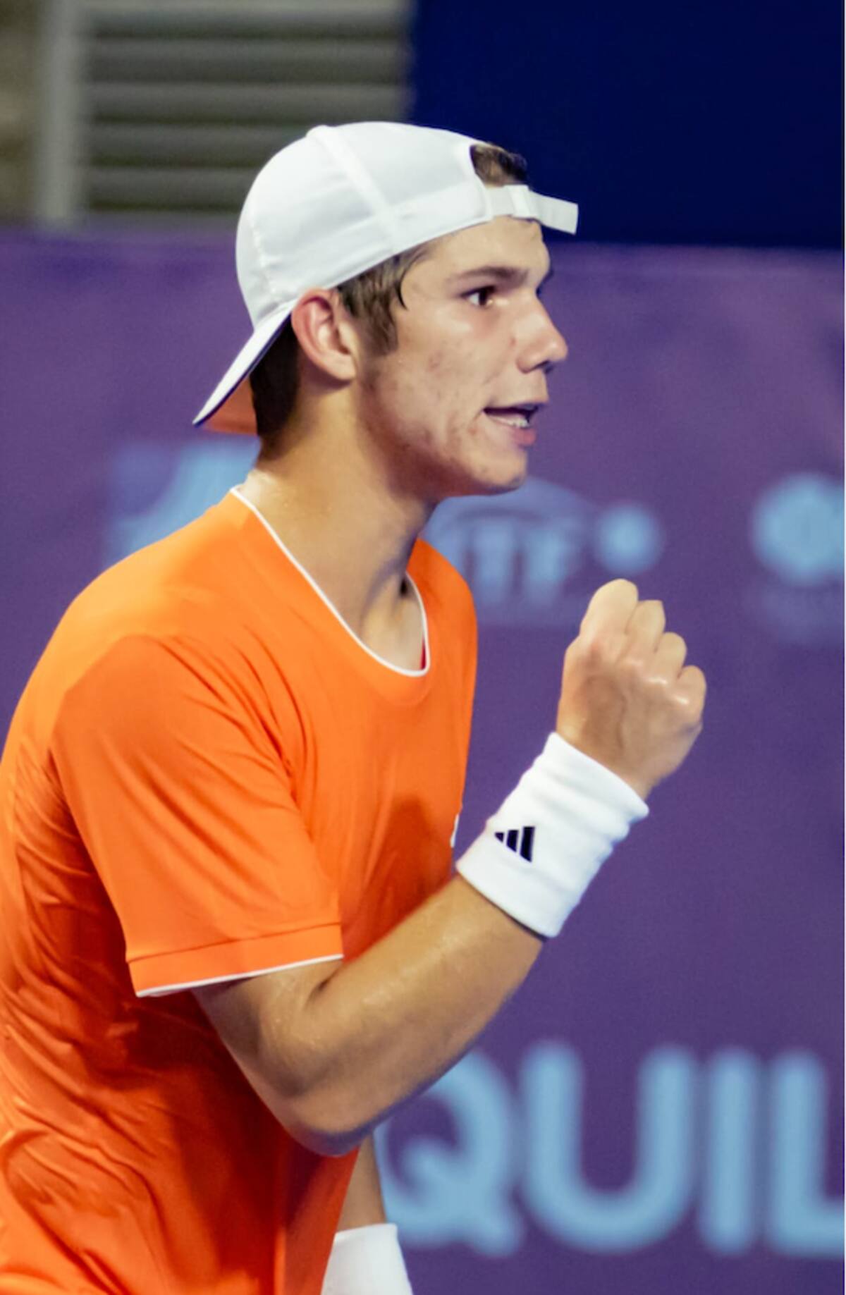 Michael Antonius de Estados Unidos, derrotó al japonés Takahiro Kawaguchi.//Cortesía Mundial Juvenil de Tenis.