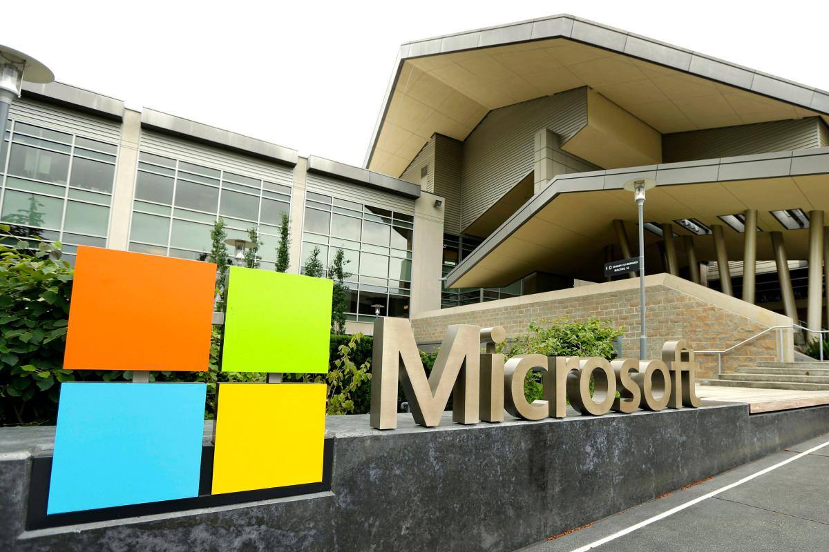 Microsoft se lanza a competir con Meta y lleva la realidad virtual a Teams
