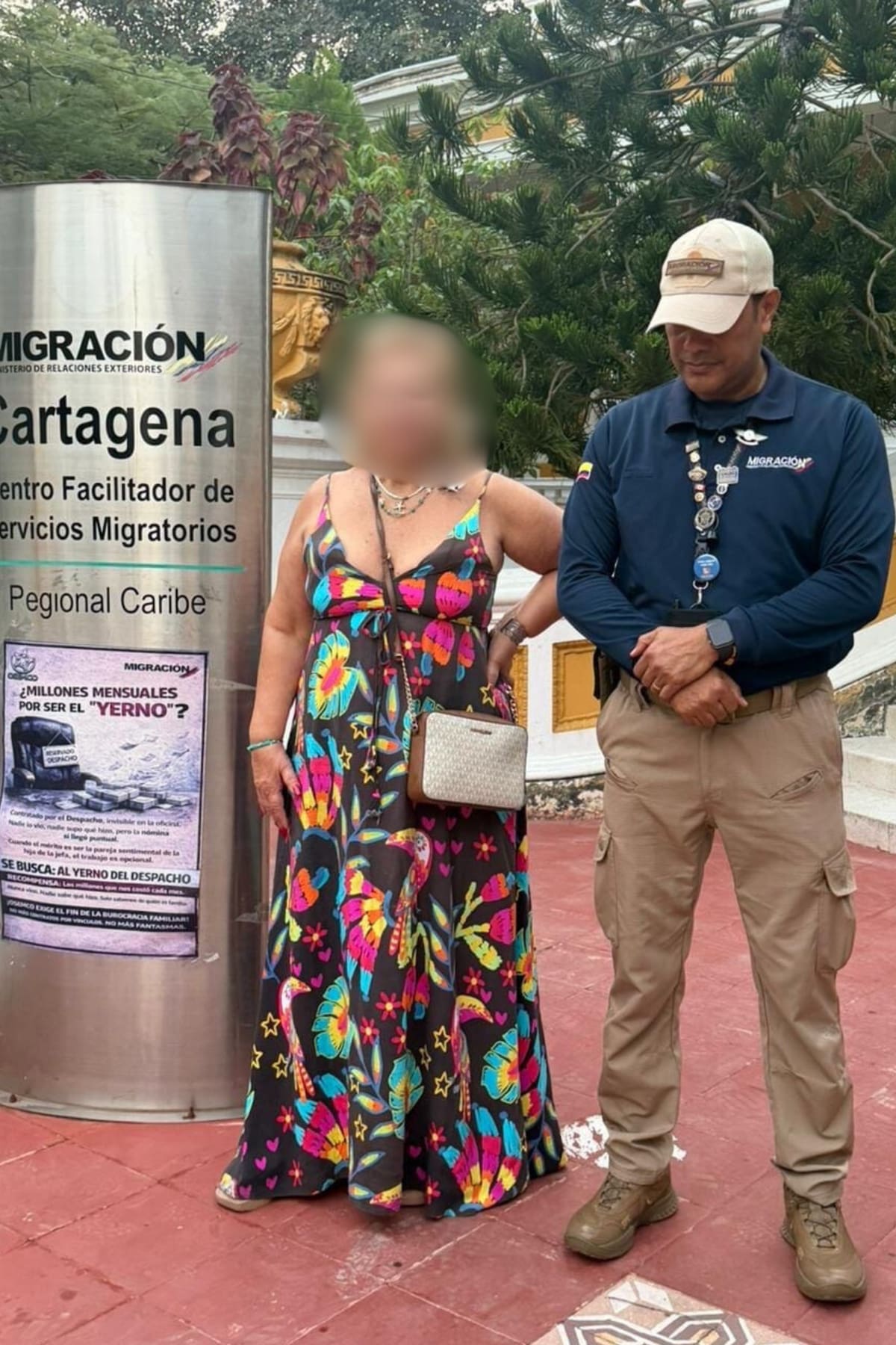 Migración Colombia expulsó del país a una ciudadana estadounidense luego de que su permanencia en la ciudad de Cartagena estuviera marcada por denuncias. // Foto: Migración Colombia